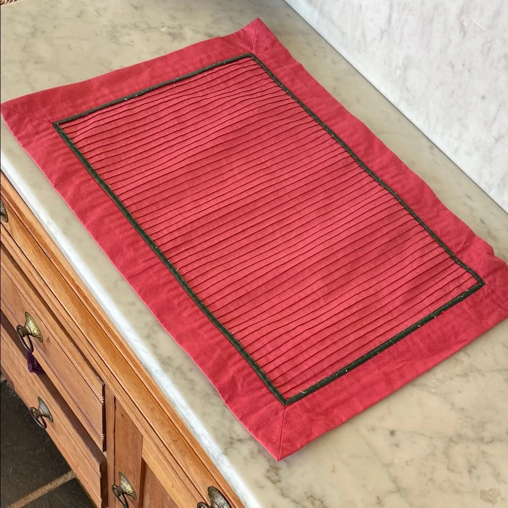 VINTAGE Red and Green Table Placemats (4)